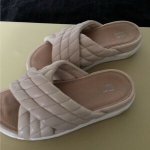Fitflop Women's Beige Quilted Slide Sandals